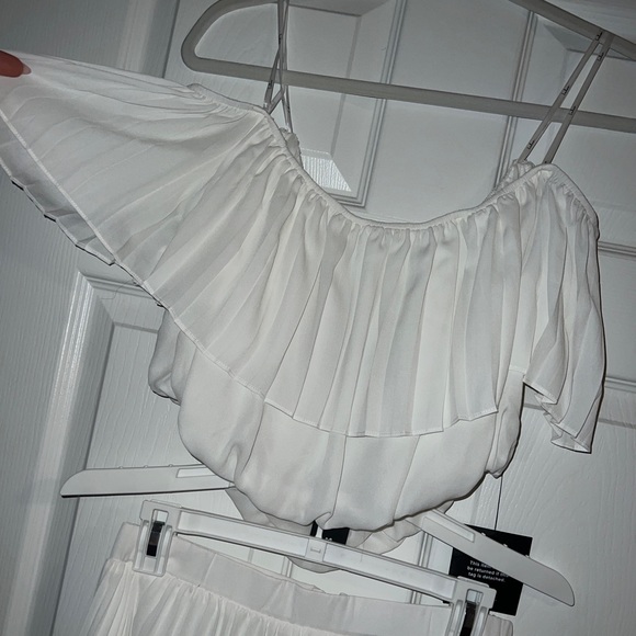 Lulu’s Colorblock Pleated Two Piece - Picture 3 of 4